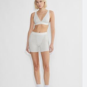 Aritzia TNA Homestretch Plunge Bra